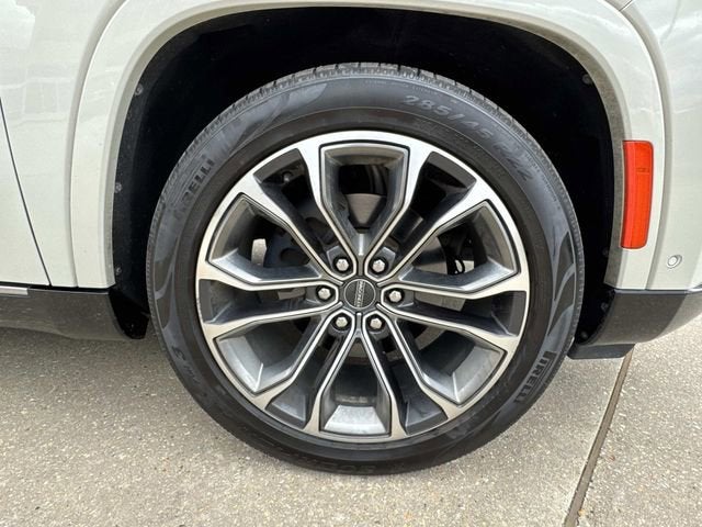 2022 Jeep Grand Wagoneer Series III