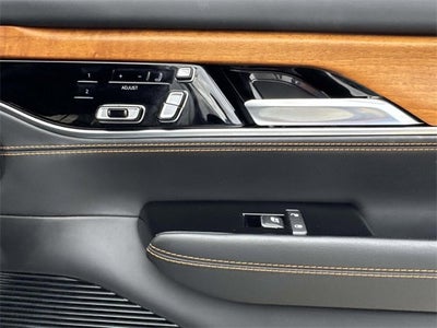 2022 Jeep Grand Wagoneer Series III