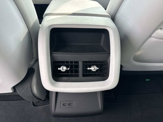 2024 Cadillac LYRIQ Luxury 1