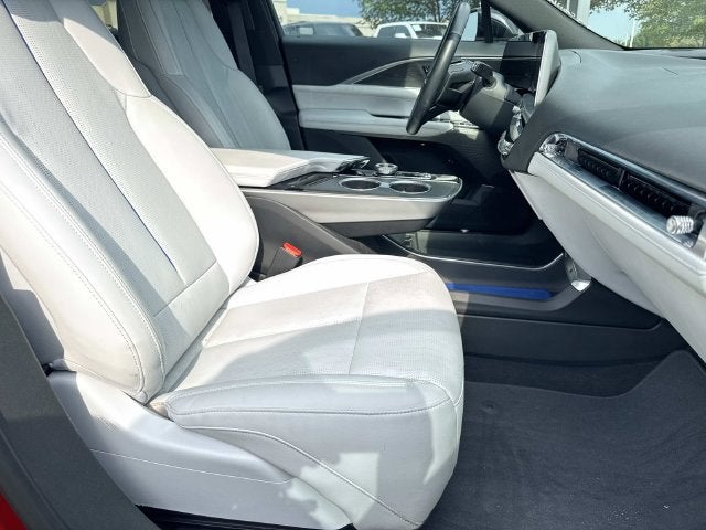 2024 Cadillac LYRIQ Luxury 1
