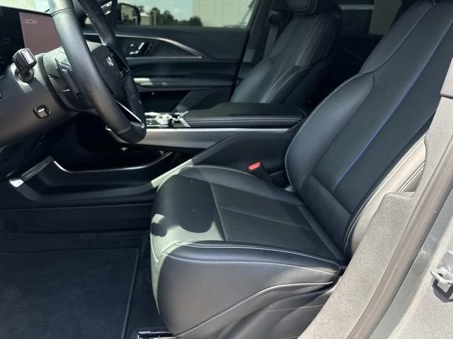 2024 Cadillac LYRIQ Luxury 1