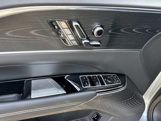 2024 Cadillac LYRIQ Luxury 1