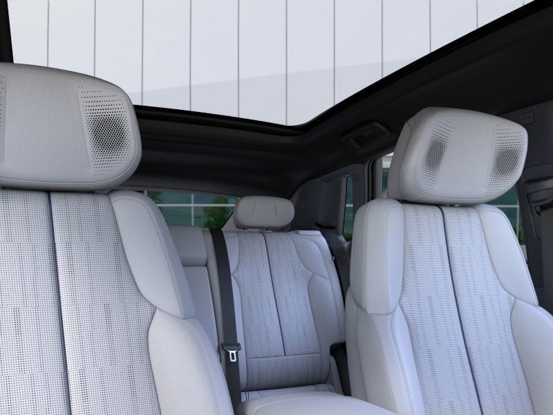 2025 Cadillac LYRIQ Luxury 2