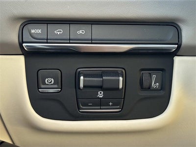 2025 Cadillac Escalade ESV Premium Luxury Platinum