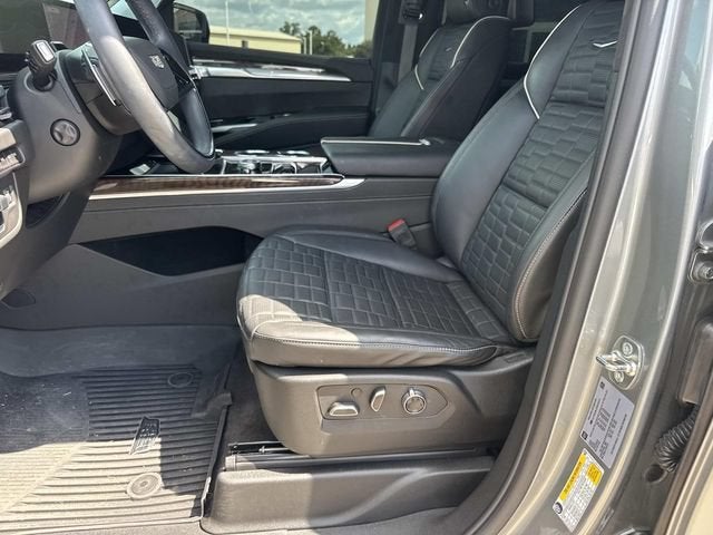 2025 Cadillac Escalade Sport Platinum