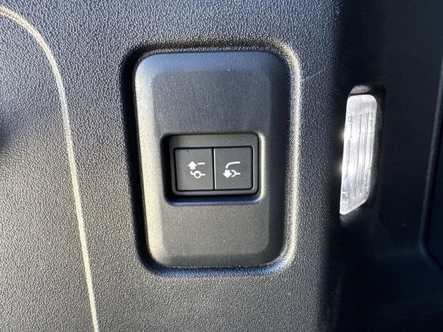 2023 Land Rover Defender X-Dynamic SE