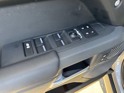 2023 Land Rover Defender X-Dynamic SE