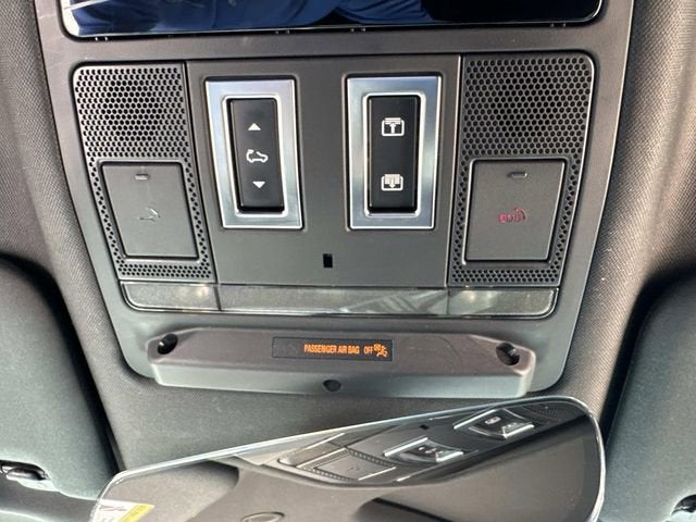 2023 Land Rover Defender X-Dynamic SE